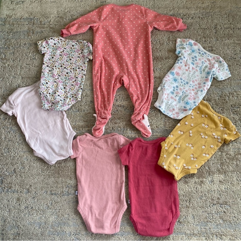 Gerber/Honest Baby/Carter’s 3-6 months Baby Girl Bundle of Onesies Footsie - Picture 6 of 9